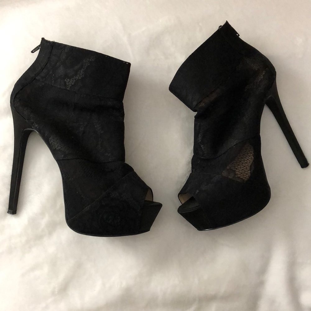 Shoedazzle Used Lace Platform Zipper Ankle Bootie
